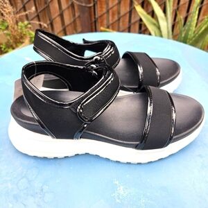Stylus Black Platform Sandals Size 9